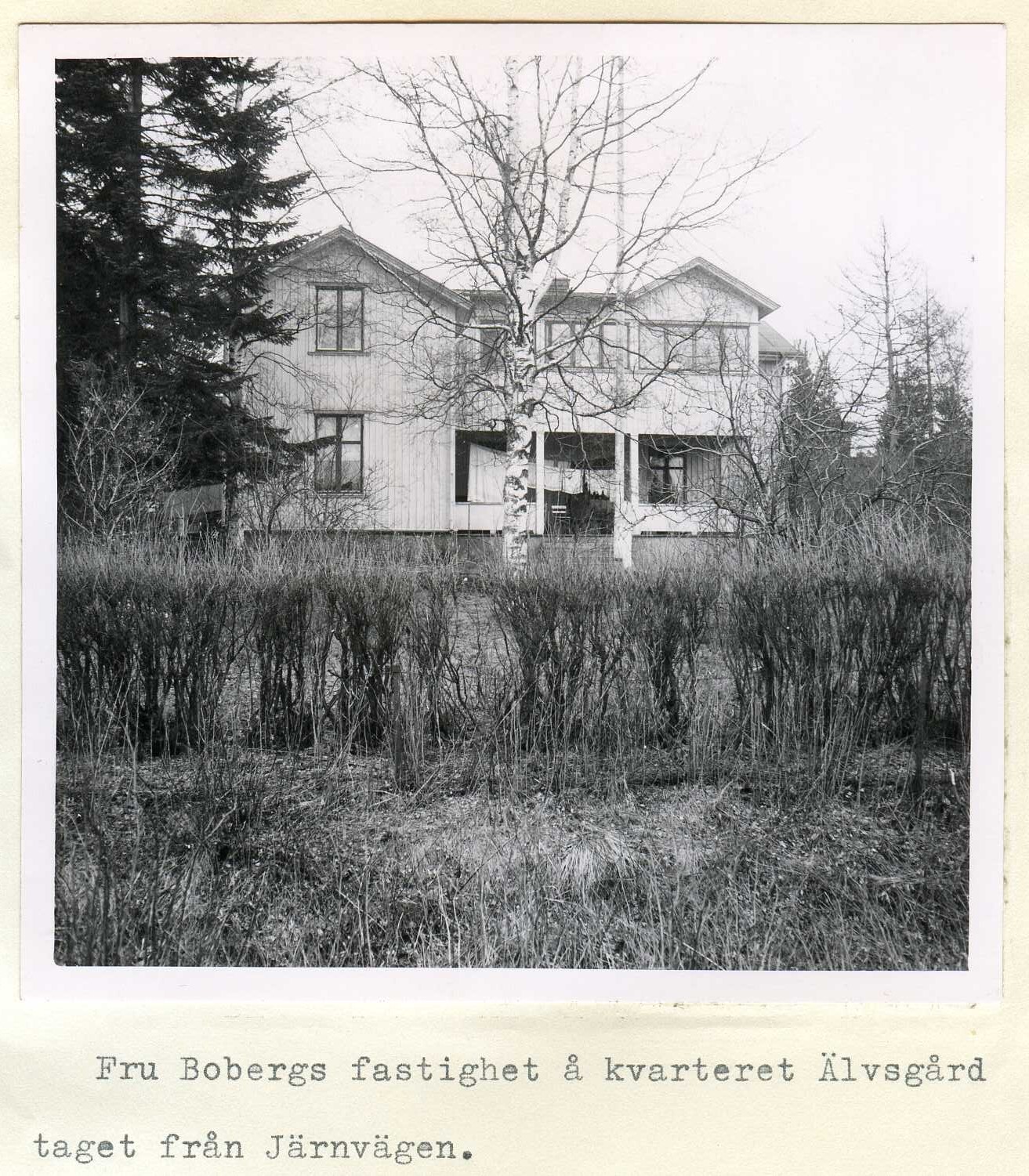 Fru Bobergs fgh kv Älvsgård 1959  från järnvägen