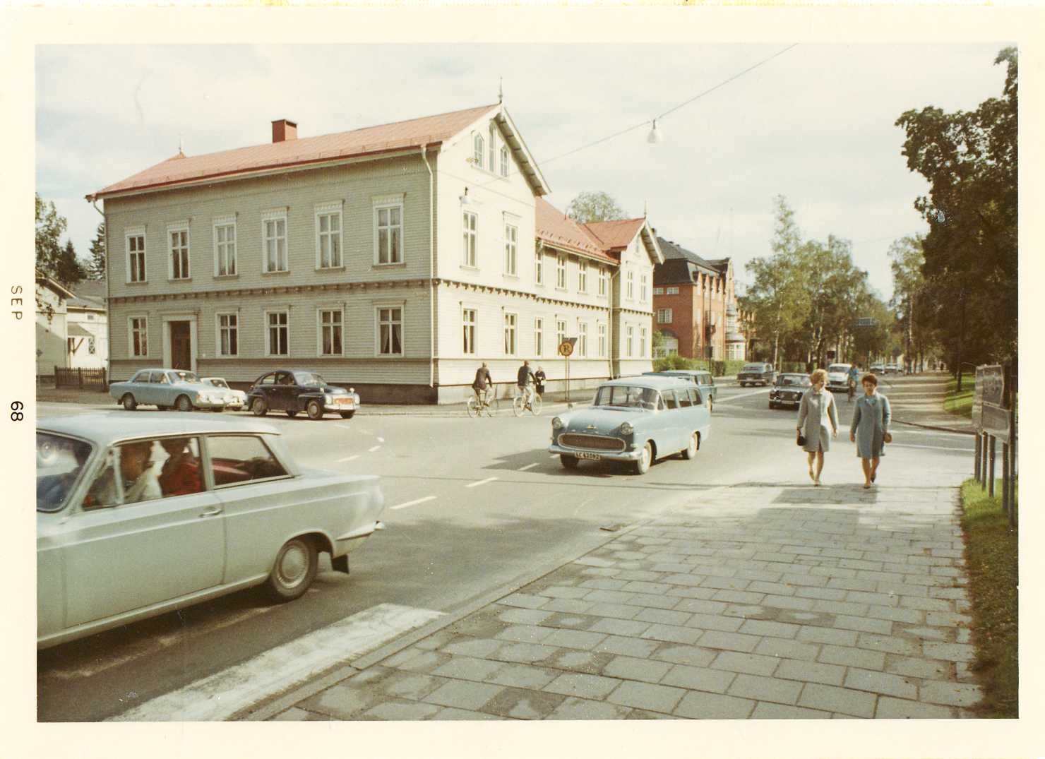 Dagen innan högertrafikomläggningen  Östra Kyrkogatan-Storgatan 2 sep 1967 bild 2