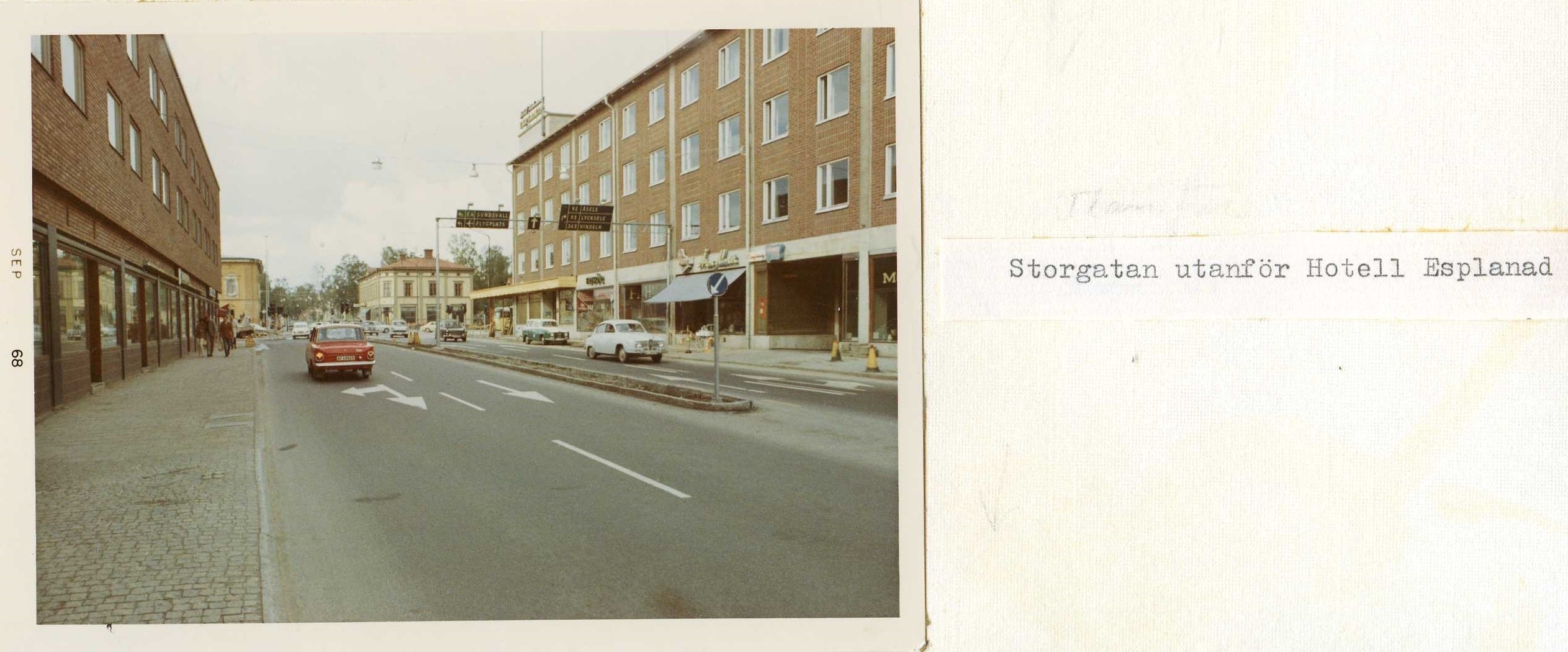 Dagen innan högertrafikomläggningen  Storgatan utanför hotell Esplanad 2 sep 1967 bild 1