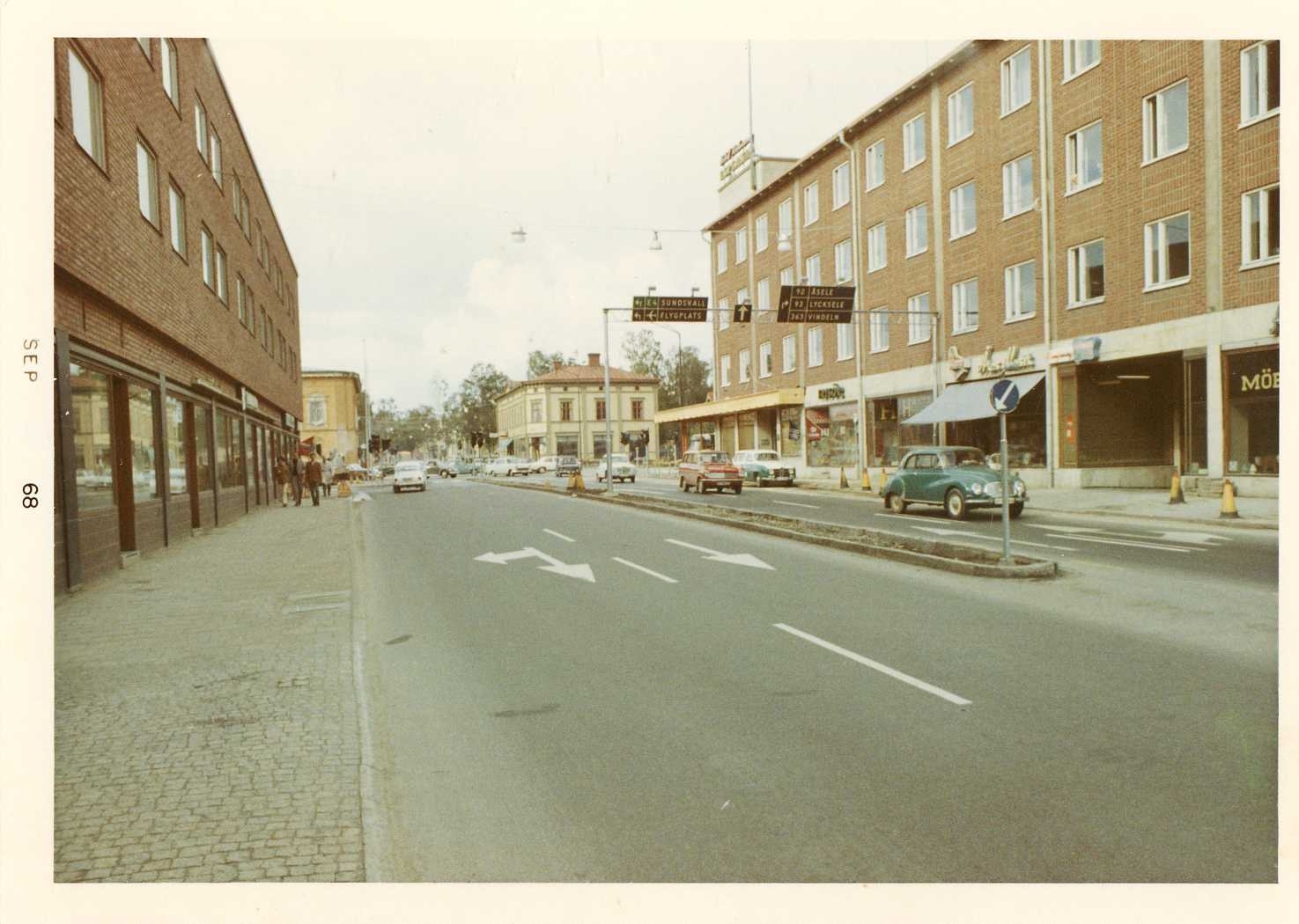 Dagen innan högertrafikomläggningen  Storgatan utanför hotell Esplanad 2 sep 1967 bild 2
