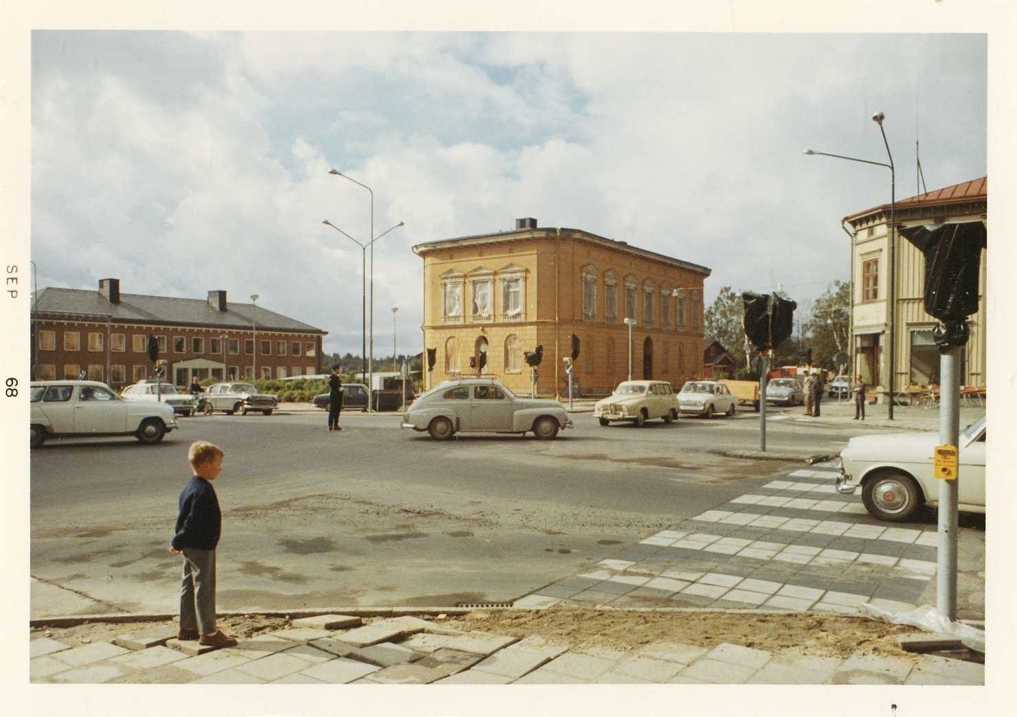 Dagen innan högertrafikomläggningen  Storgatan-Västra Esplanaden 2 sep 1967 bild 2