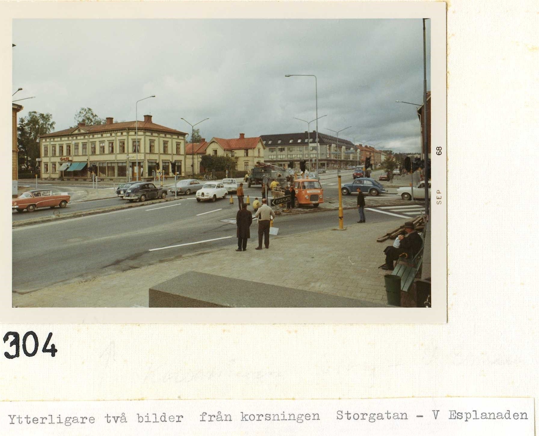 Dagen innan högertrafikomläggningen  Storgatan-Västra Esplanaden 2 sep 1967 bild 4