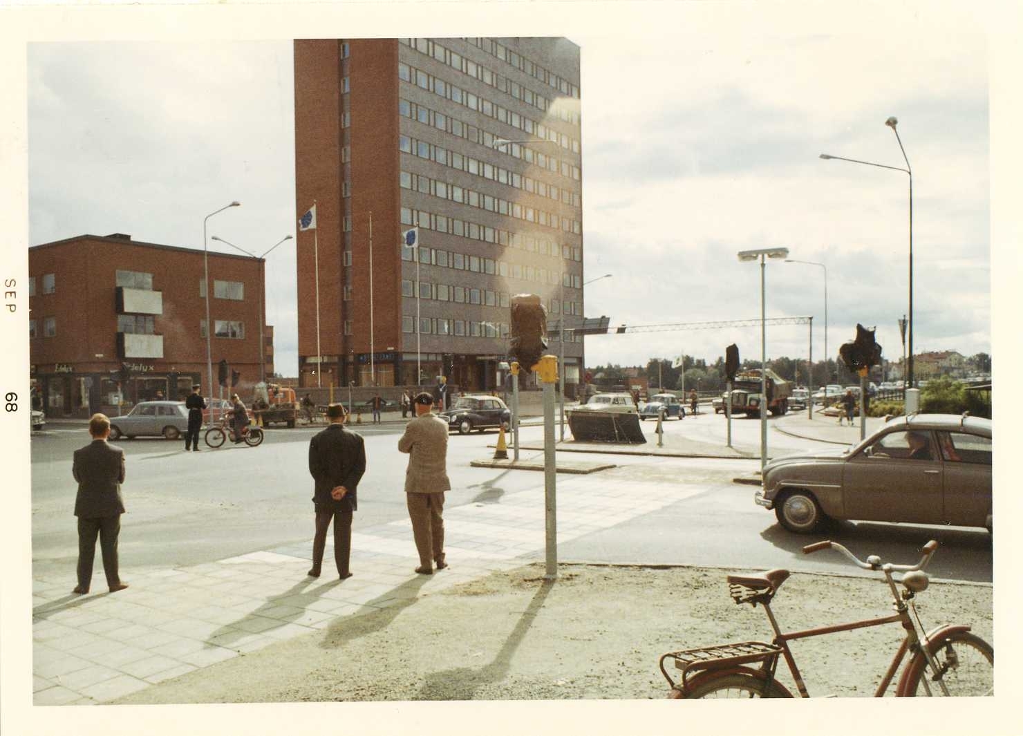 Dagen innan högertrafikomläggningen  Storgatan-Västra Esplanaden 2 sep 1967 bild 5