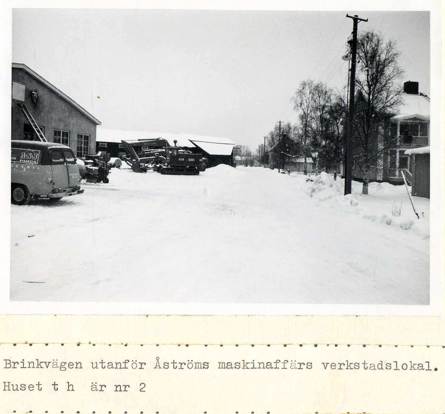 Brinkvägen utanför Åströms maskinaffärs verkstad 1969