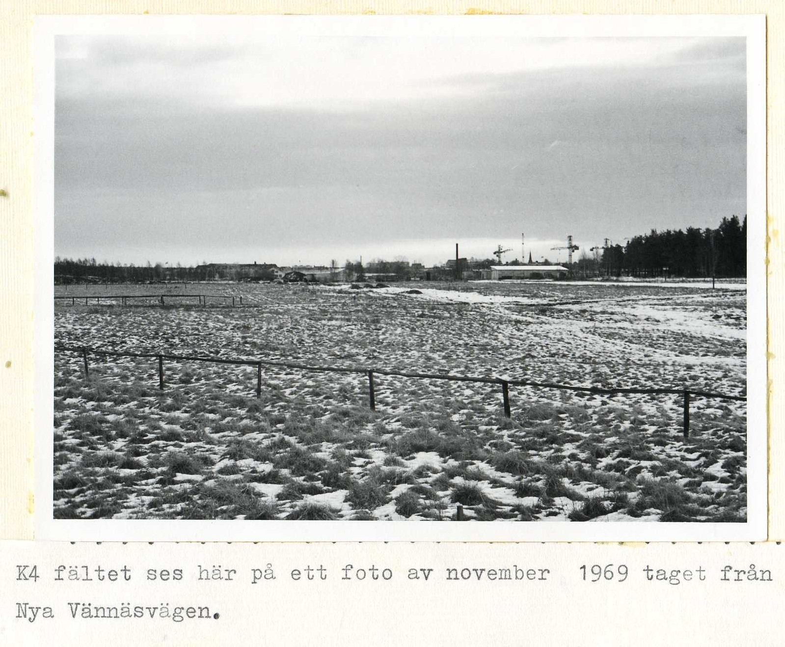 K4-fältet sett från nya Vännäsvägen troligen okt 1969  liten bild