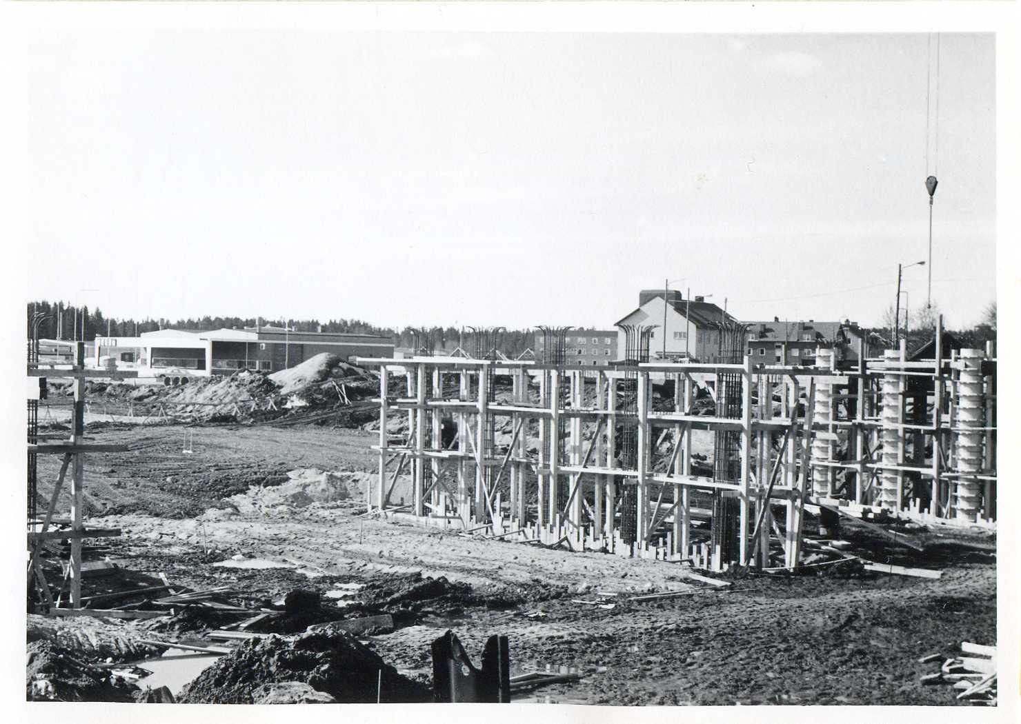 Brobygge vid Tegs centrum vår 1970  bild3p