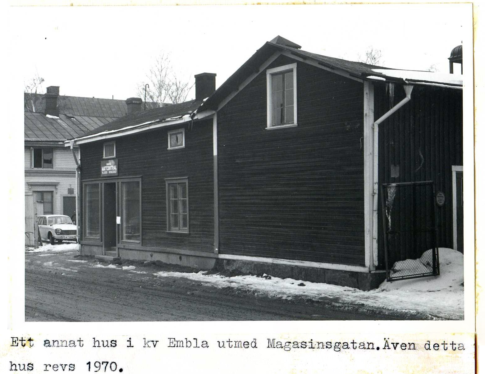 Kv Embla annat hus utmed Magasinsgatan feb 1970 bild 5