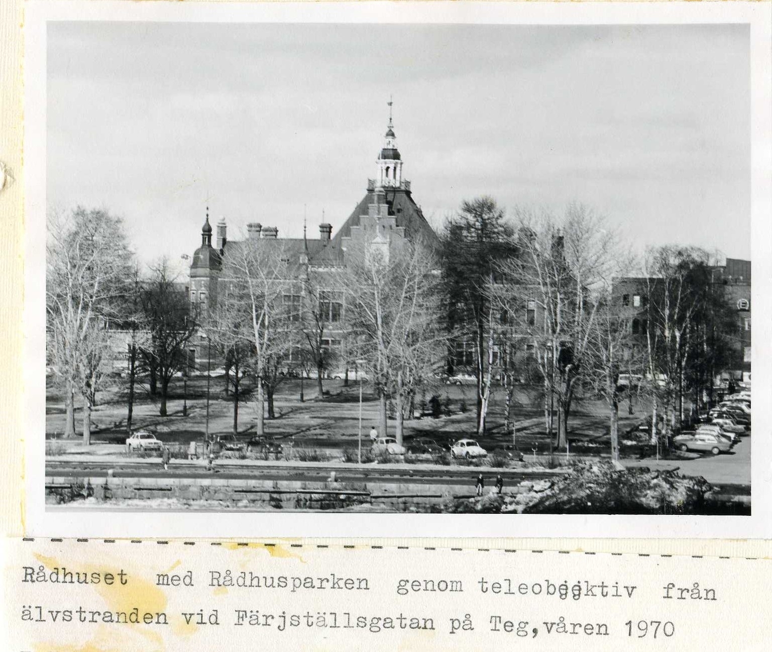 Rådhuset med Rådhusparken vår 1970
