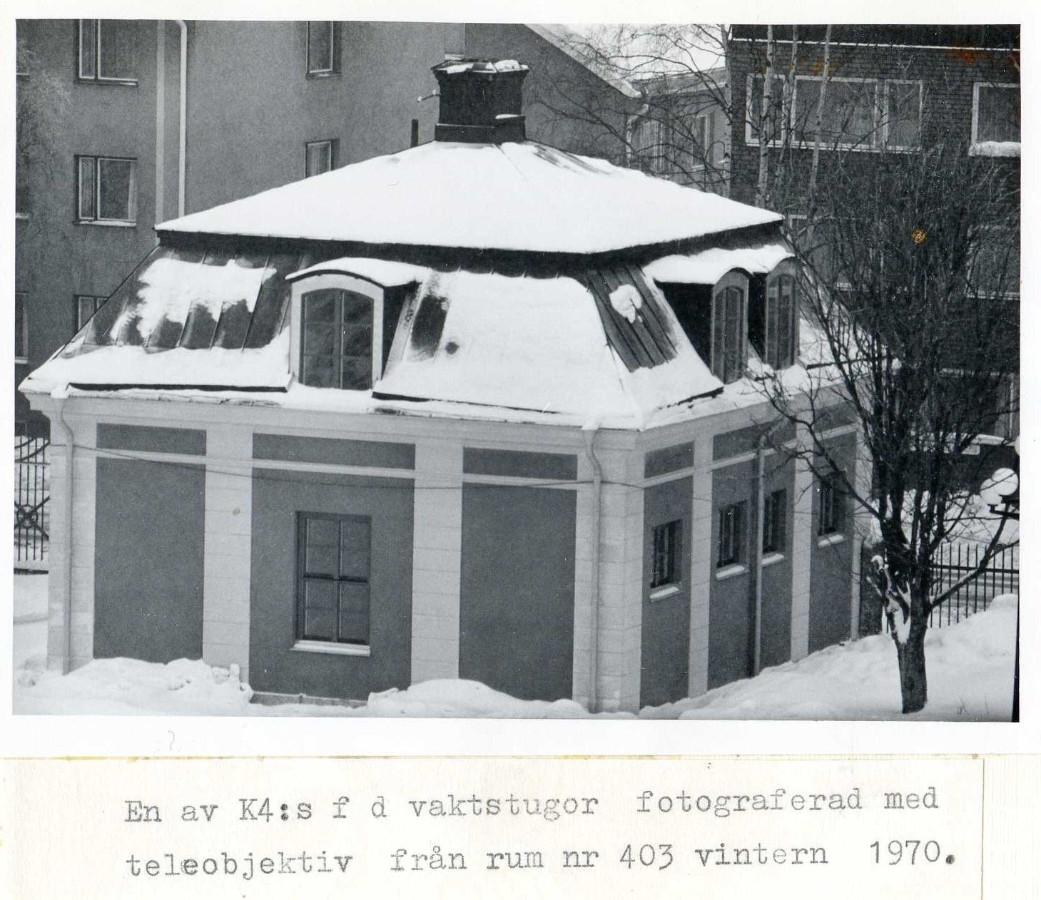 Vaktstuga vid nya stadshuset fd K4 vinter 1970  teleobjektiv
