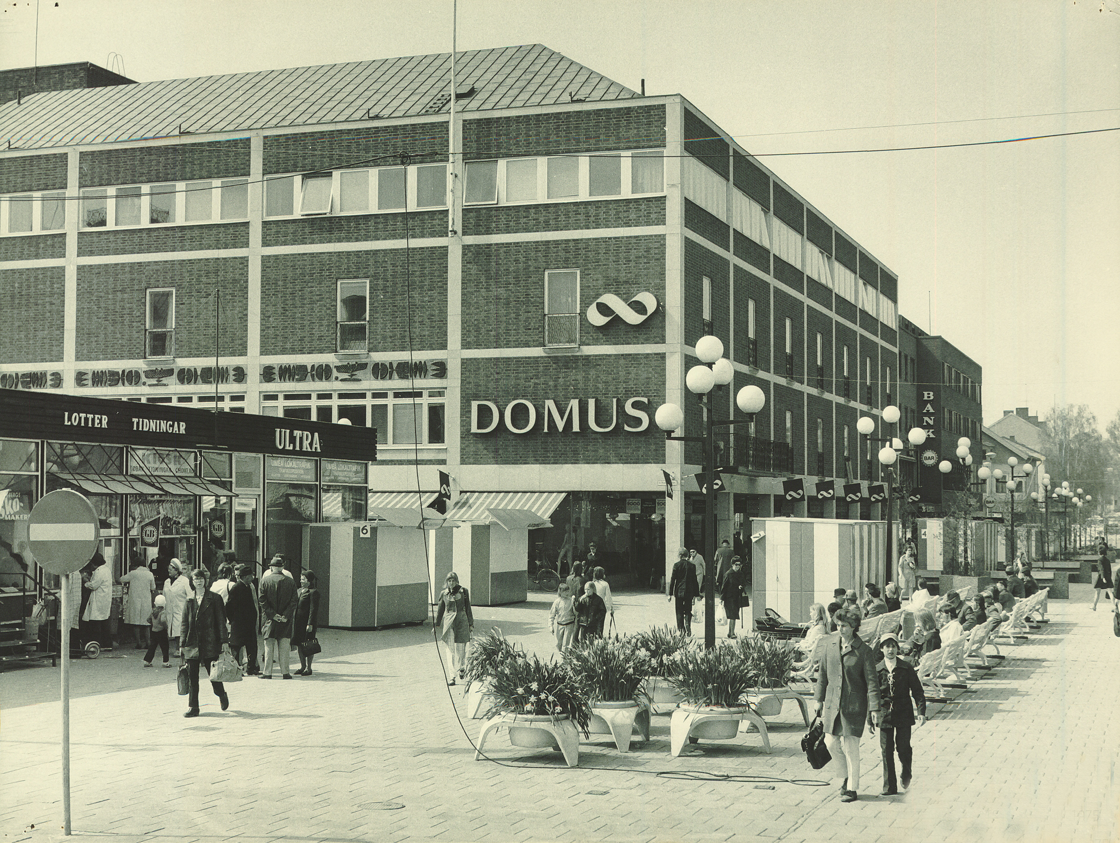 Rådhustorget med Domus juni 1972