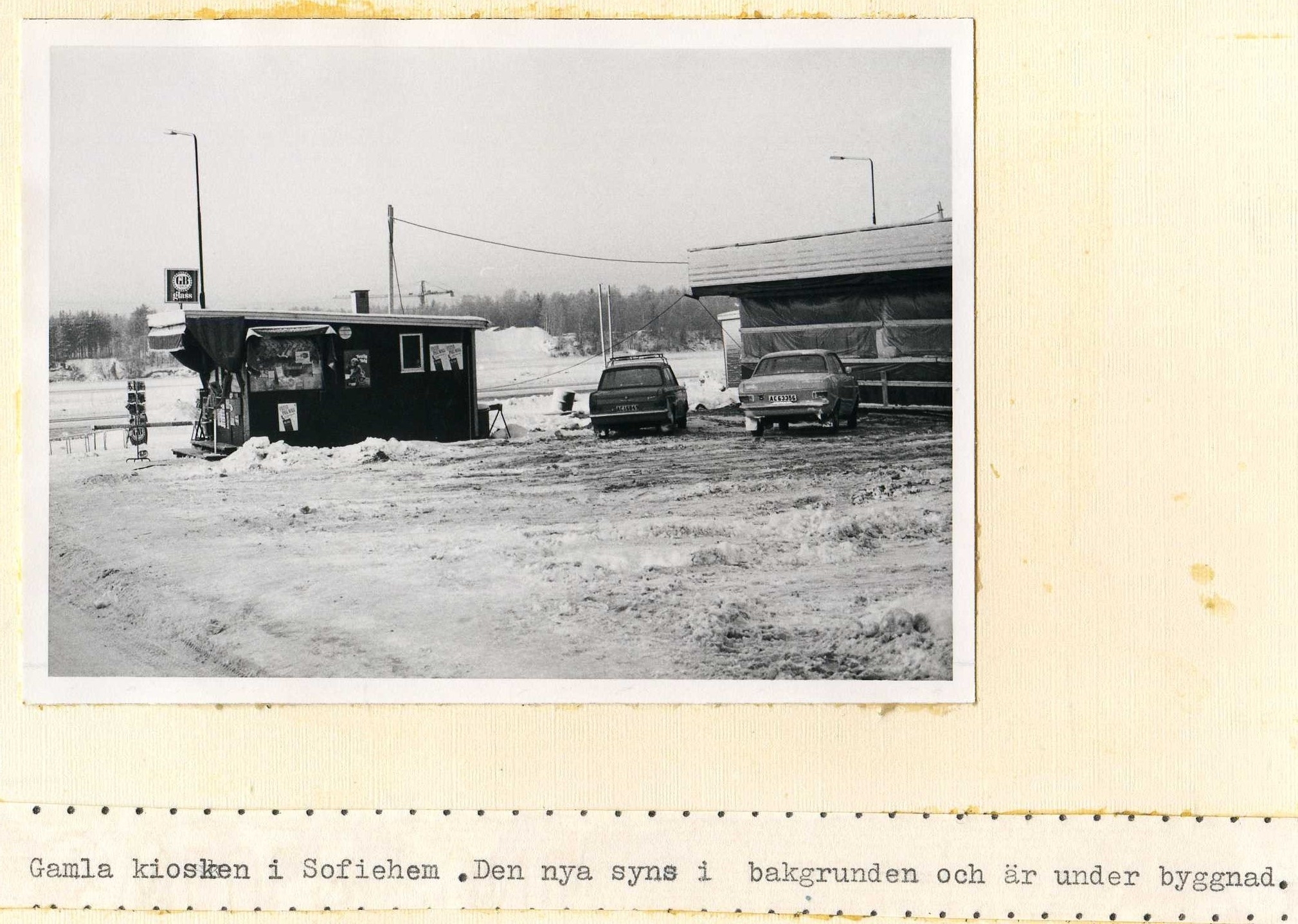 Gamla kiosken på Sofiehem med den nya på gång