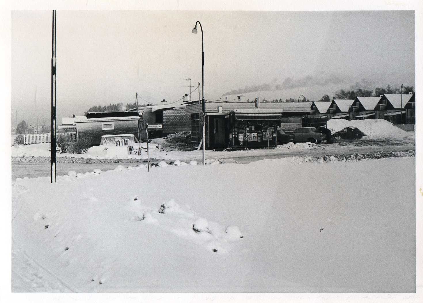 Gamla kiosken på Sofiehem med den nya på gång