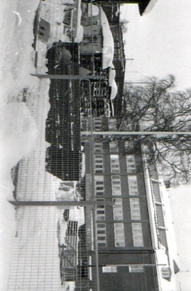 Skolgatan 49 mot gatan