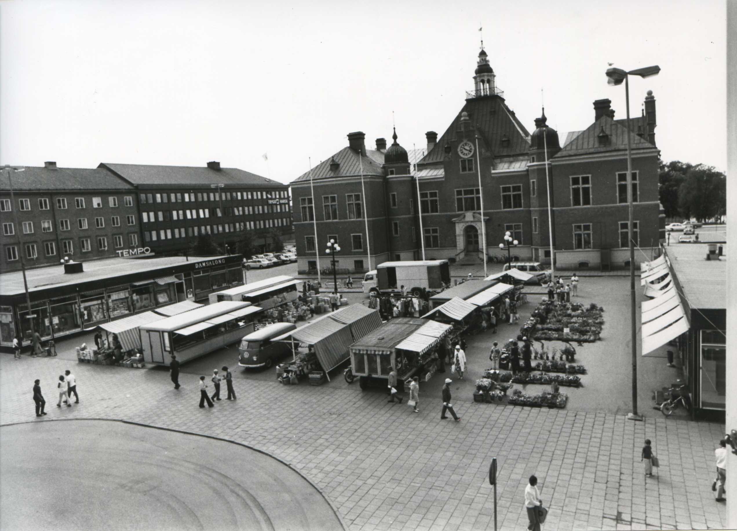 Torghandel framför Rådhuset